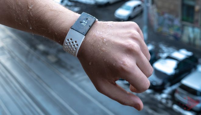 Câți pași trebuie să faci zilnic ca să-ți prelungești viața - fitbitcharge361170x658-1564397312.jpg