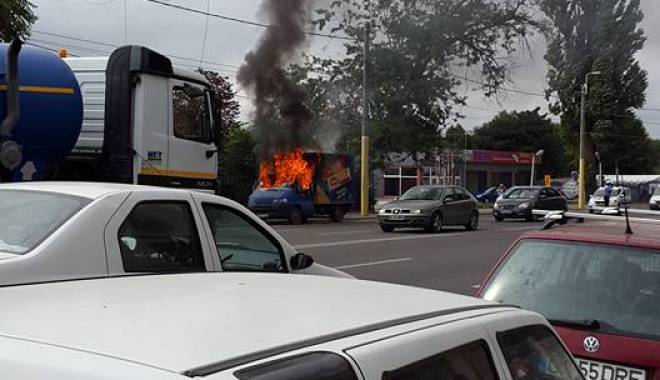 Mașină în flăcări, la Constanța - flacari-1443085333.jpg