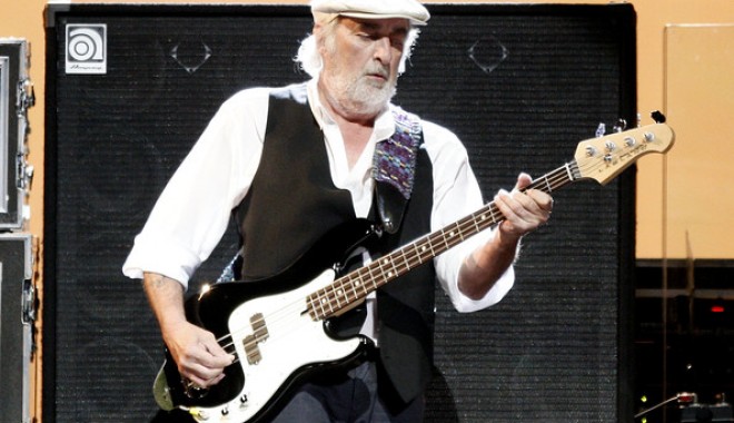 Basistul unei formații rock, diagnosticat cu cancer - fleetwoodmacconcerthondacenterem-1382975154.jpg
