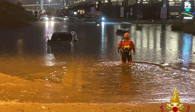 Atenţionare de călătorie în Italia din cauza codurilor roşii de inundaţii - floodsnearmalpensaairportmilanit-1633427698.jpg