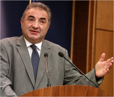 Georgescu, după discuțiile cu FMI: Avem bani pentru refacerea salariilor bugetarilor - floringeorgescuguvern-1344770825.jpg