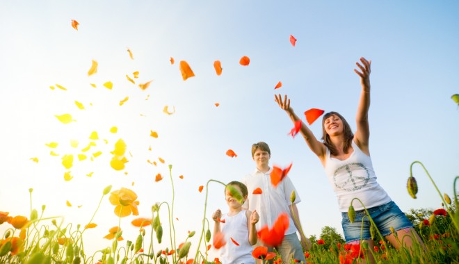 Ziua fericirii, marcată astăzi în toată lumea - floweressence1-1395319992.jpg