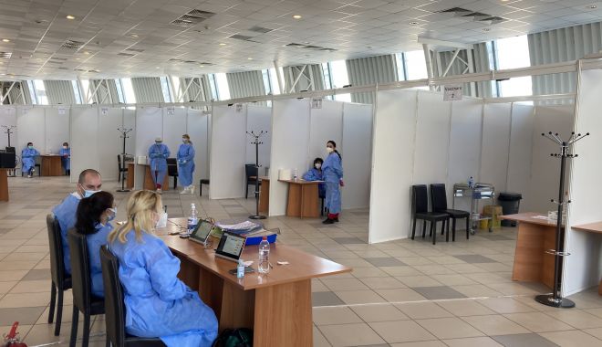 SURPRIZĂ PENTRU CEI CARE VIN LA MAMAIA! Turiştii veniţi la mare au parte de vaccinare! - fluxuridevaccinare-1619687049.jpg
