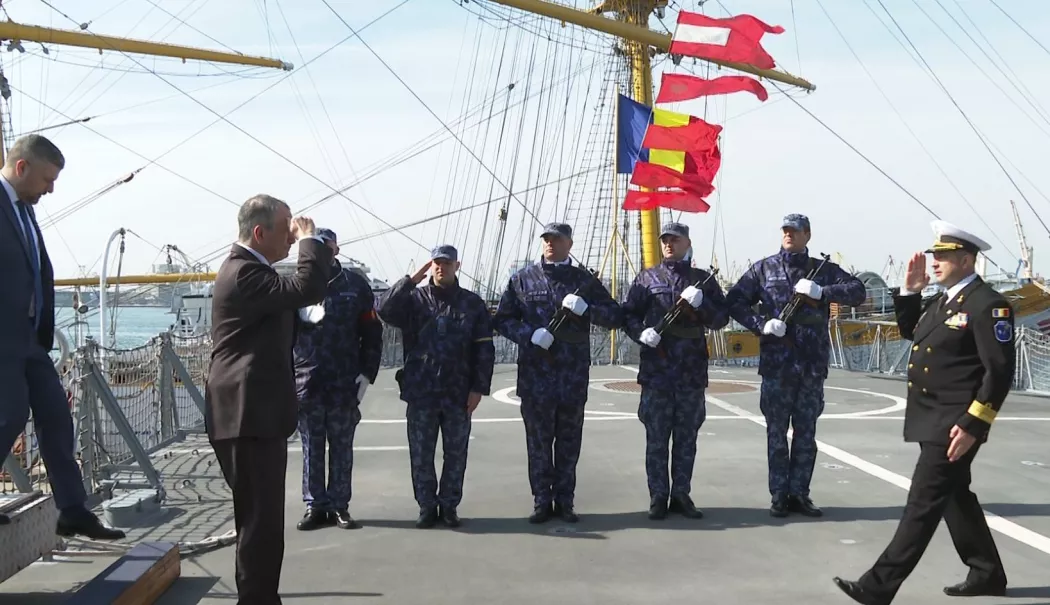 Forțele Navale Române prezintă sistemul de drone V-BAT la bordul fregatei „Regina Maria” - fmr-1774539450.webp