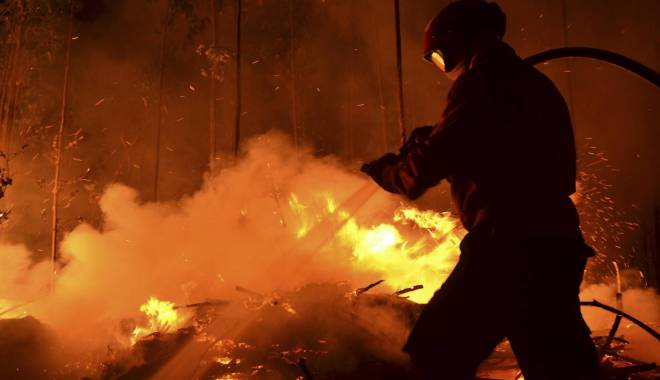 Femeie și cinci copii, morți într-un incendiu - foc-1452348962.jpg
