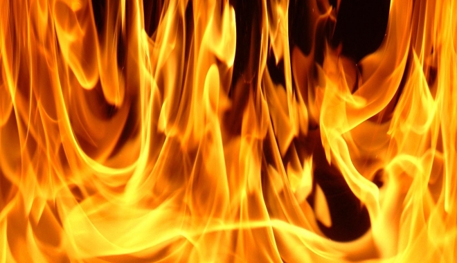Tragedie după tragedie. Un bărbat a murit carbonizat la priveghiul soției - foc-1486796552.jpg