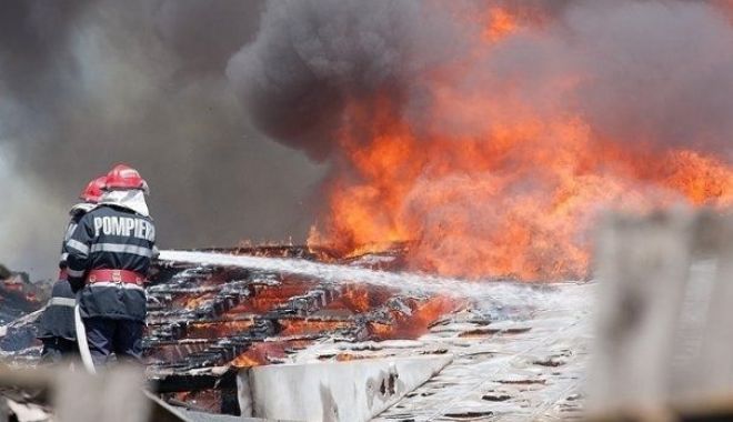 Trei copii lăsați singuri acasă au dat foc la locuință - foc-1518024418.jpg