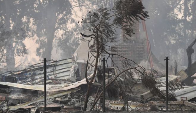 Miley Cyrus, Lady Gaga și Orlando Bloom, printre vedetele afectate de incendiile devastatoare din California - foc-1542121267.jpg