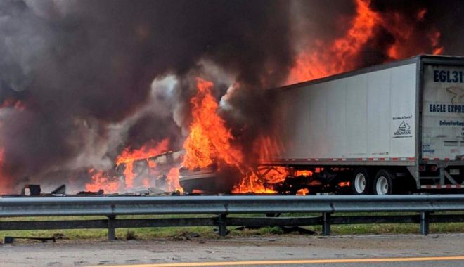 Accident în lanț pe o autostradă din Florida soldat cu 7 morți și mai mulți răniți - foc-1546595120.jpg