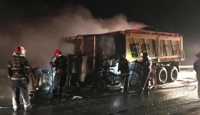 Trafic blocat pe Autostrada Soarelui. Va fi ridicată autospeciala care a ars azi dimineață - foc-1546874266.jpg
