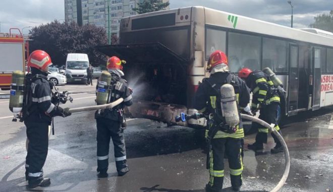 Momente de panică! Un autobuz plin cu pasageri a luat foc - foc-1594996928.jpg