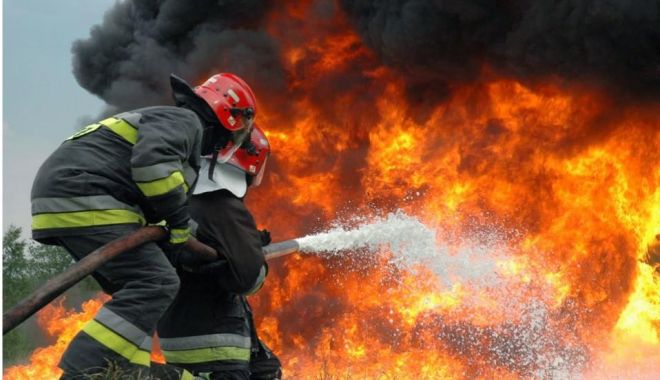 INCENDIU PUTERNIC LA CONSTAȚA. O persoană a decedat! - foc2-1518769814.jpg
