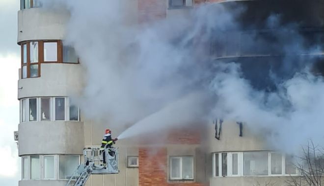 Atârnăm cu toții pe marginea balconului - foc61613462392-1613588135.jpg
