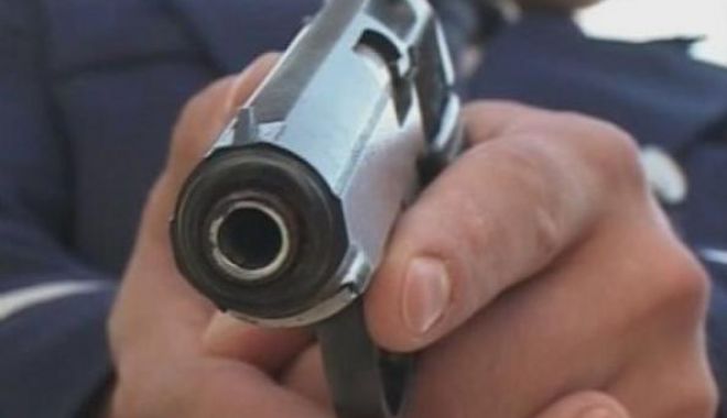 Polițist de frontieră băut, oprit în trafic cu focuri de armă de Poliția Rutieră - focdearma-1549192531.jpg