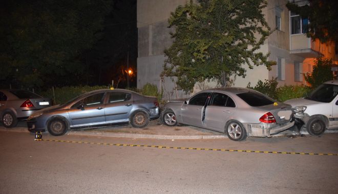 Focuri de armă pentru prinderea unui puști care a furat o mașină și a distrus alte patru! - focuriarmamasini1-1568751919.jpg