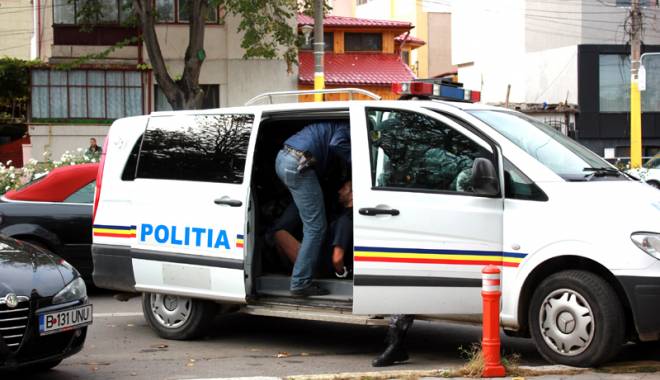 Polițiștii au tras opt focuri de armă pentru prinderea unor infractori - focuridearma-1445188672.jpg