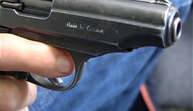 Băneasa: Un bărbat s-a împușcat cu un pistol furat din Poligonul Tunari - focuridearmatrage-1316691573.jpg
