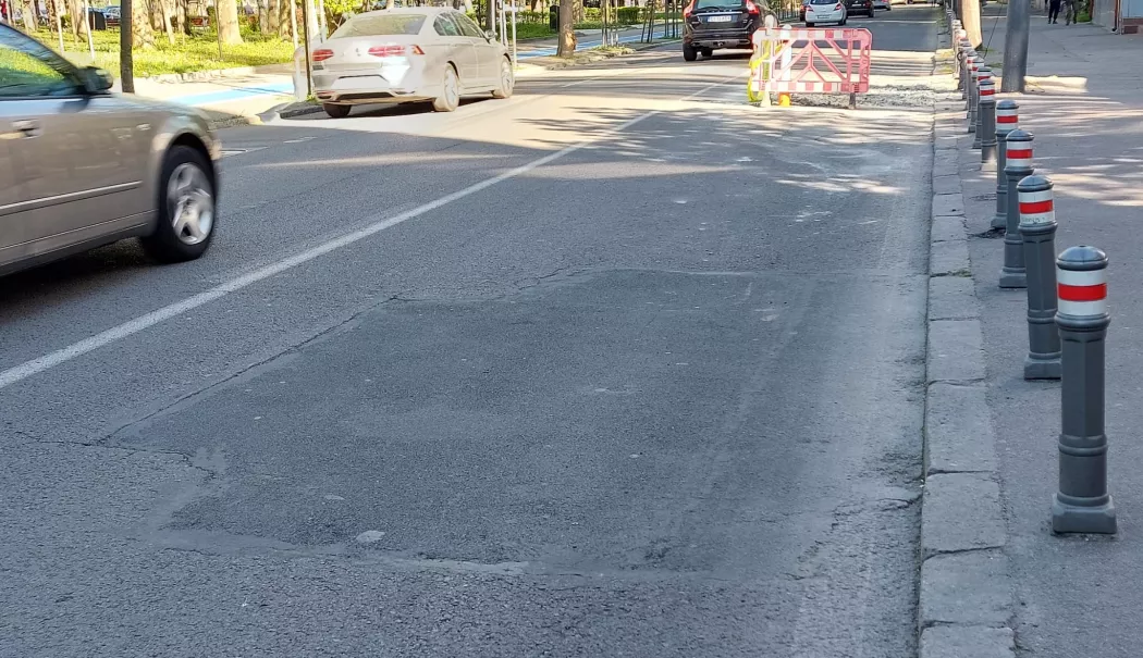 Strada Mircea cel Bătrân, test zilnic pentru nervii șoferilor. „Dacă nu ești atent, îți rupi mașina”