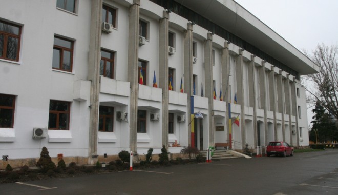 SURPRIZĂ PENTRU MAZĂRE / Cine se bate pentru PRIMĂRIA CONSTANȚA - fond-1335890116.jpg
