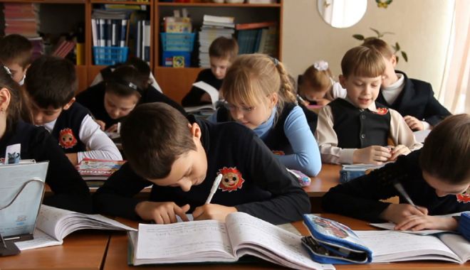 Bătălie mare pentru un loc la gimnaziu. Care sunt colegiile cele mai căutate - fond-1528214103.jpg