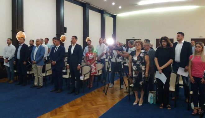 Elevii merituoși și profesorii lor, premiați de administrația din Constanța. Câți bani vor primi - fond-1567106334.jpg