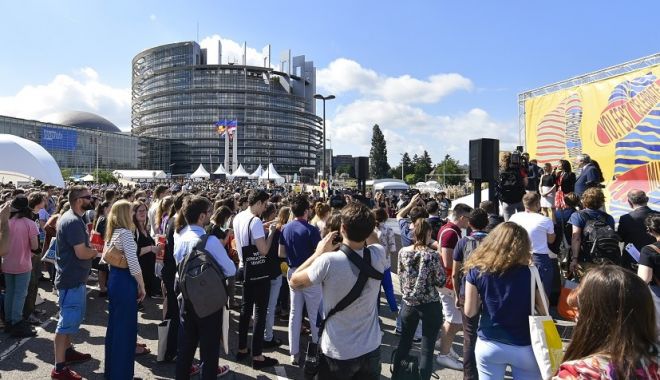 Eurobarometru: Încrederea în viitorul UE a ajuns la cea mai înaltă cotă din ultimii 12 ani - fond-1632144159.jpg