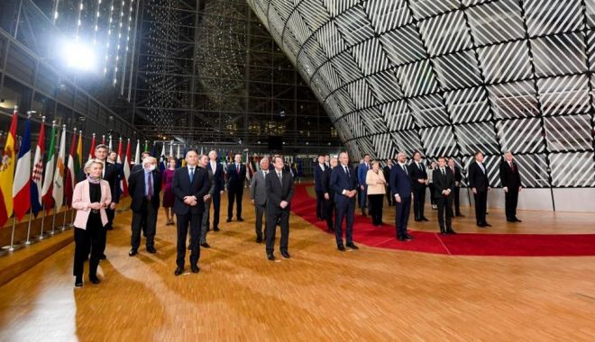 Statele UE vor decide dacă includ gazele naturale şi energia nucleară în investiţiile verzi - fond-1634911820.jpg