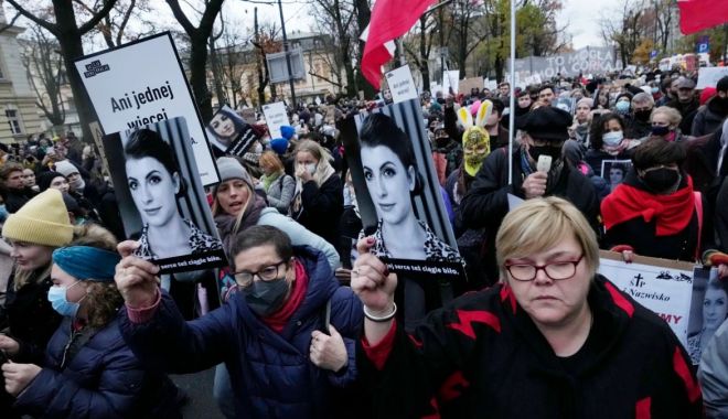 Proteste de stradă în Polonia după moartea unei femei care nu a putut face avort - fond-1636381739.jpg