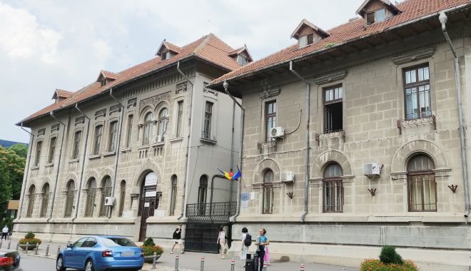 De ce nu mai sunt interesați profesorii de funcțiile de conducere? Un singur candidat la Colegiul 