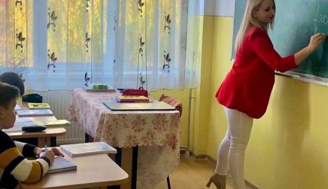 Tristul adevăr al învățământului din mediul rural. Elevul din bancă este copilul muncit din greu acasă - fond-1667741114.jpg