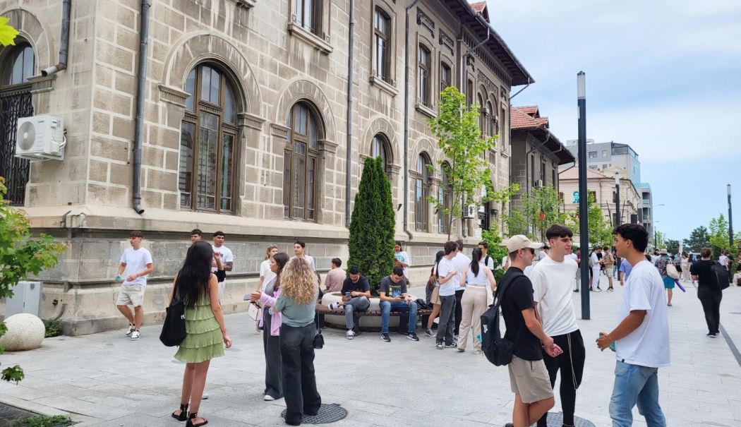 Suspiciuni de fraudă lansate asupra profesorilor constănțeni, la Bacalaureatul 2024 - fond-1719939147.jpg