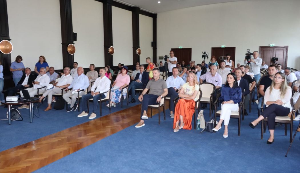 Aleşii judeţeni din Constanţa vor decide. Încă cinci localităţi beneficiare de microbuze electrice pentru elevi - fond-1755870657.jpg