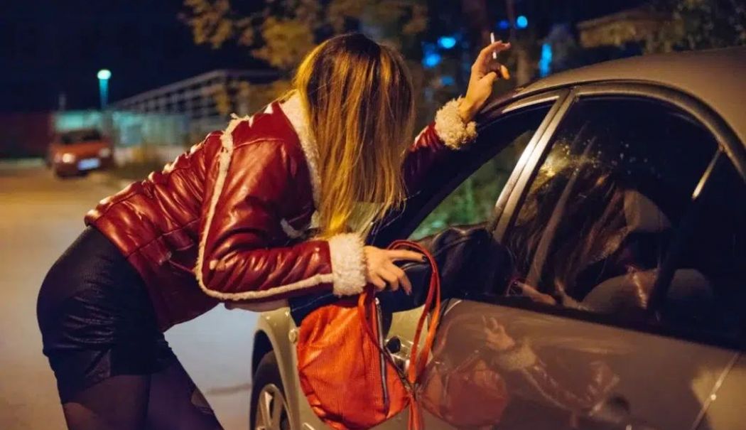 Minore puse să se prostitueze în județul Constanța. 20 de inculpați au ajuns după gratii - fond-20-de-inculpati-1764957012.jpg