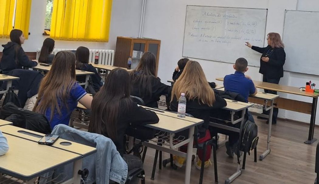 Dispute aprige pe tema admiterii în clasa a V-a. ”Așa-zisa competiție nu ajută copilul, ci satisface orgoliile părinților” - fond-admitere-clasa-a-va-1750091398.jpg