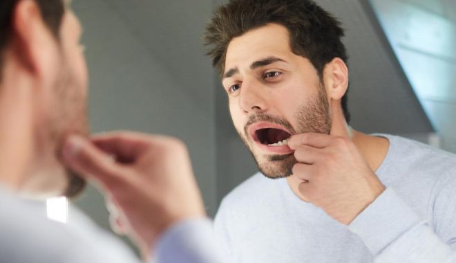 Probleme ce duc la apariţia petelor şi veziculelor la nivelul gingiilor - fond-afte-1680083500.jpg