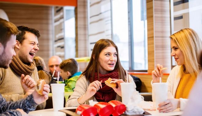Suferiţi de vreo afecţiune hepatică? Iată ce alimente vă sunt interzise