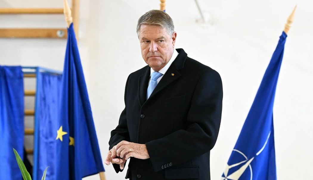 Klaus Iohannis, la mâna partidelor! Va fi președintele suspendat din funcție? - fond-aur-cere-suspendarea-1736958658.jpg