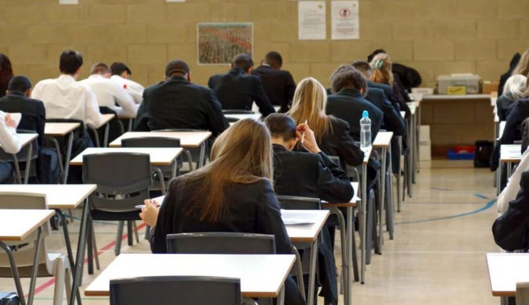Peste 4.000 de elevi constănţeni susţin, anul acesta, examenul de Bacalaureat - fond-bacalaureatjpg-2-1735924220.jpg