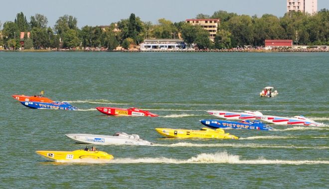 Cea mai spectaculoasă cursă de bărci de viteză revine în Mamaia - fond-barci-sport-1686854856.jpg