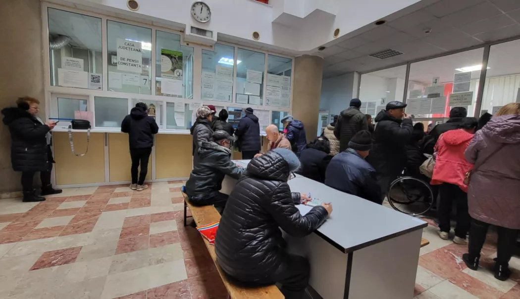 Fără cozi la ghișee. Pensionarii din Constanța își rezervă din timp biletele de tratament - fond-bilete-1771347708.webp