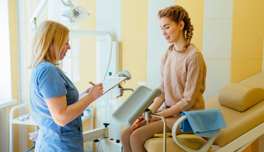 Situaţii care impun cerclajul colului uterin. Ce spun specialiştii - fond-cerclaj-1733769231.jpg