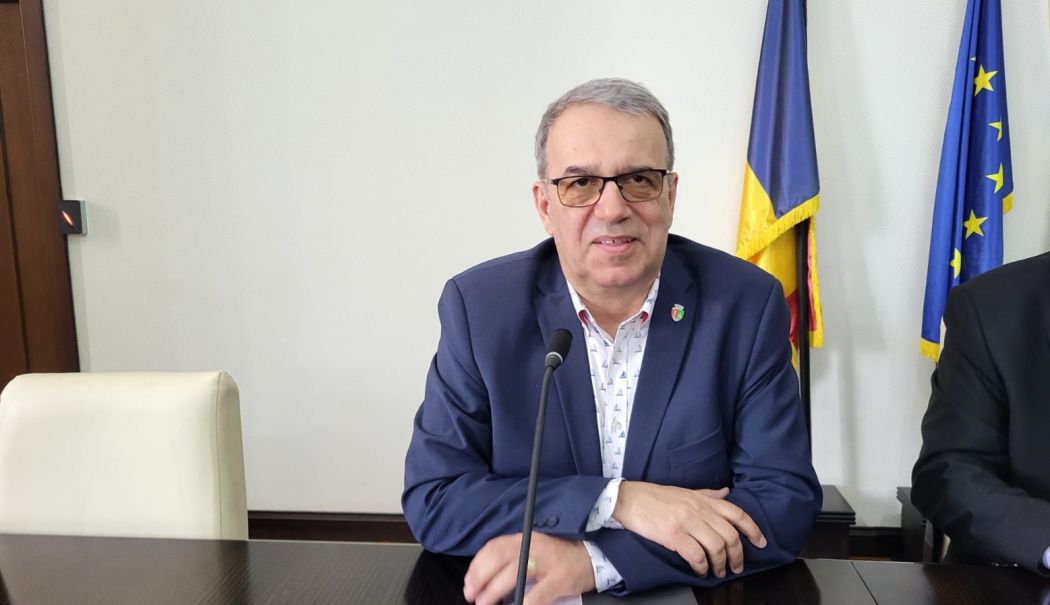 Se fac restructurări la Primăria Constanța? Iată ce spune edilul Vergil Chițac! - fond-chitac-reastructurari-1738340263.jpg