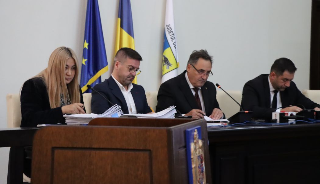 Ultima şedinţă din actualul mandat. Mihai Lupu, mesaj pentru viitorul preşedinte al CJC, Florin Mitroi - fond-cjc-sedinta-ultima-1729174594.jpg