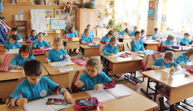 Emoţii mari pentru părinţi! Începe aventura înscrierii în clasa pregătitoare! - fond-clasa-pregatitoare-1683048509.jpg
