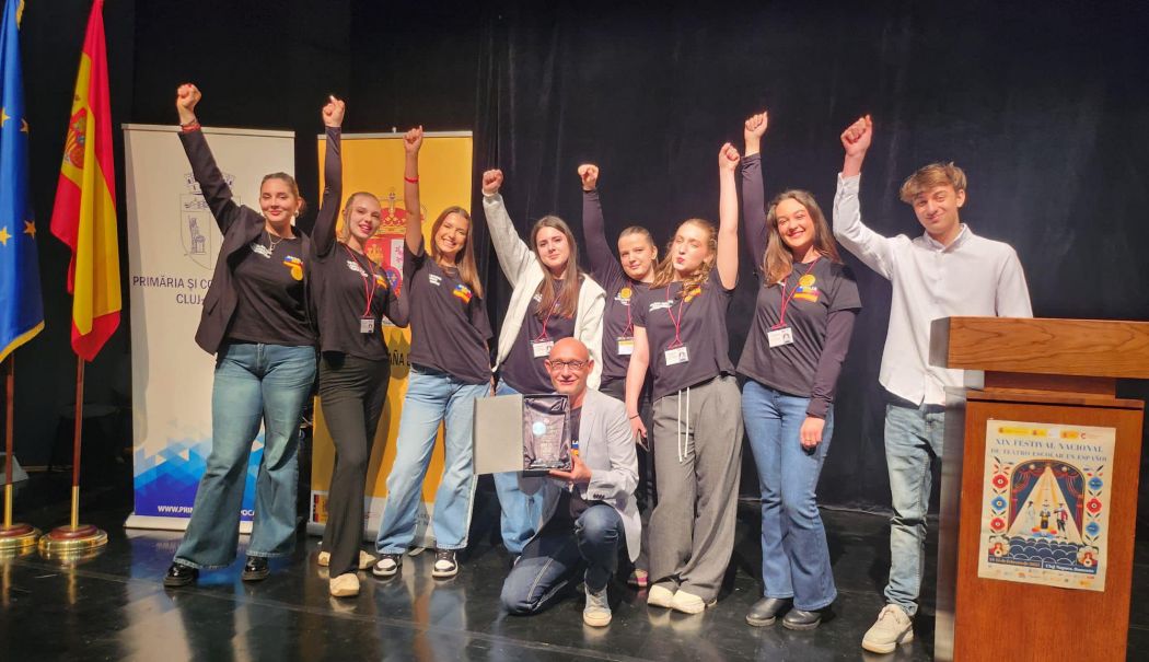 Premiul I la Festivalul Național de Teatru Școlar în Limba Spaniolă pentru elevii Colegiului Pedagogic din Constanța - fond-colegiul-pedagogic-1739712612.jpg