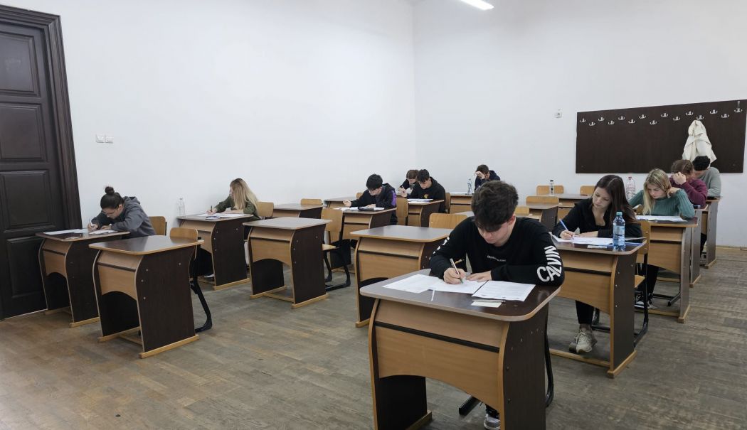 Peste 100 de elevi pasionați de chimie au participat la Concursul 