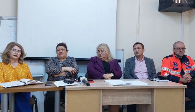 Conflicte în cadrul Serviciului de Ambulanţă? Conducerea instituției susține că acestea au fost rezolvate! - fond-conferinta-saj-3-1682531992.jpg