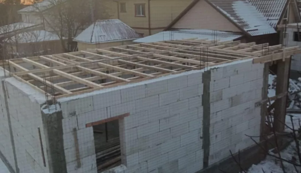 Panică pe o stradă din Năvodari. Oamenii nu mai dorm de teama prăbușirii caselor - fond-constructie-1769334608.webp