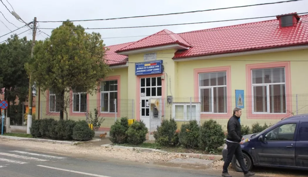 Caz revoltător la Corbu! Un elev și-a amenințat colega cu briceagul, la școală - fond-corbu-1766425713.webp