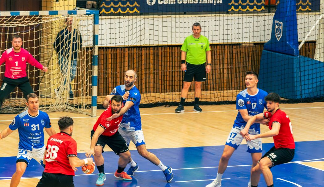 Handbaliştii de la CSM Constanţa se pregătesc pentru ultimul meci din acest sezon - fond-csm-evenimente-1746022101.jpg